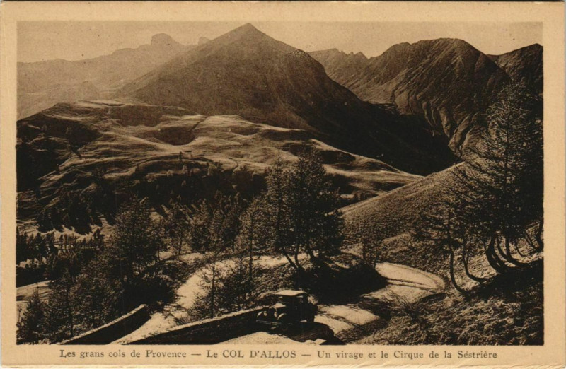 Carte postale ancienne Le Col d'Allos - Un Virage et le Cirque de la Sestriere