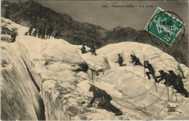Carte postale ancienne Chasseurs Alpins - A la Corde