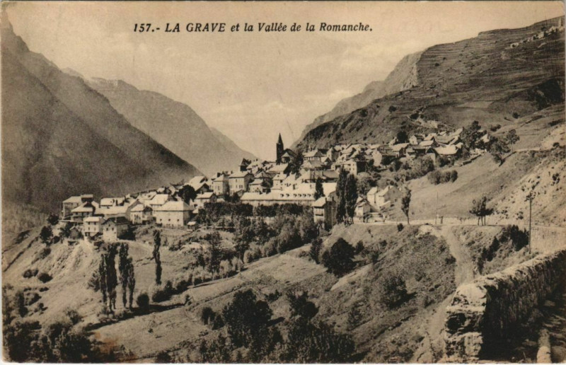 Carte postale ancienne La Grave Et la Vallee de la Romanche à La Grave