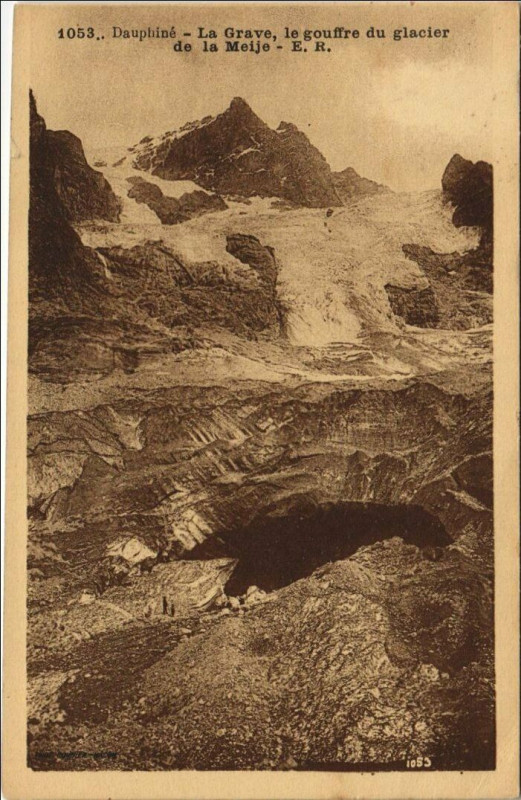 Carte postale ancienne La Grave Le Gouffre du Glacier de la Meije à La Grave