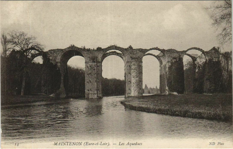 Carte postale ancienne Maintenon Les Aqueducs France à Maintenon