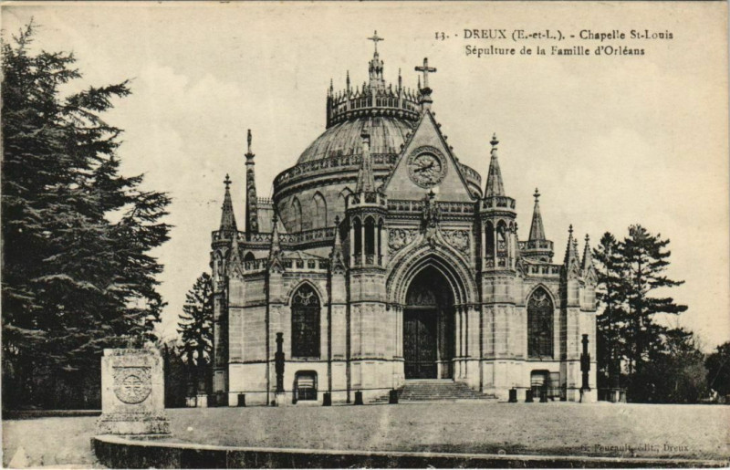Carte postale ancienne Dreux Chapelle Saint-Louis, Sepulture de la Famille d'Orleans France à Dreux