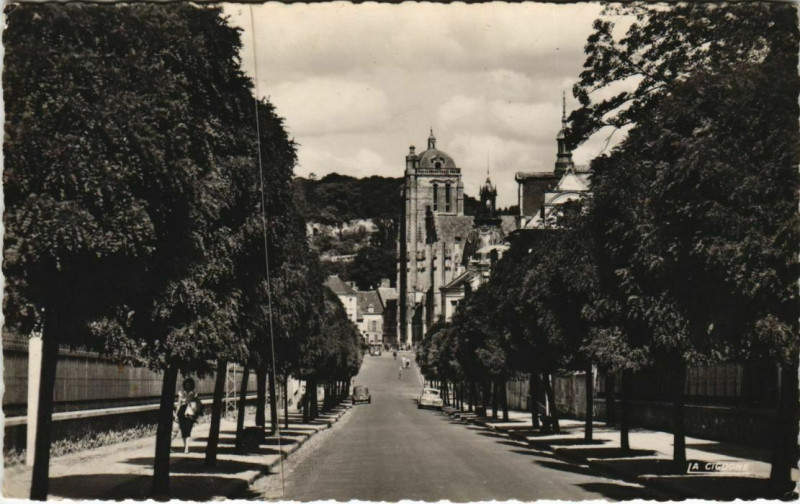 Carte postale ancienne Dreux Boulevard Louis Terrier France à Dreux