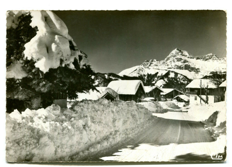 Carte postale ancienne Haute-Savoie Notre-Dame de Bellecombe Hameau du Cheloup et Mont Charvin