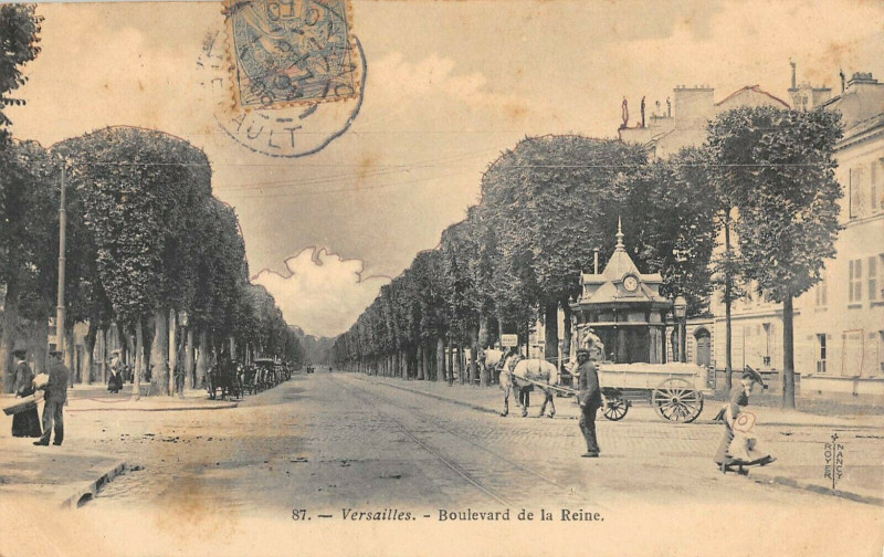 Carte postale ancienne Versailles Boulevard De La Reine à Versailles