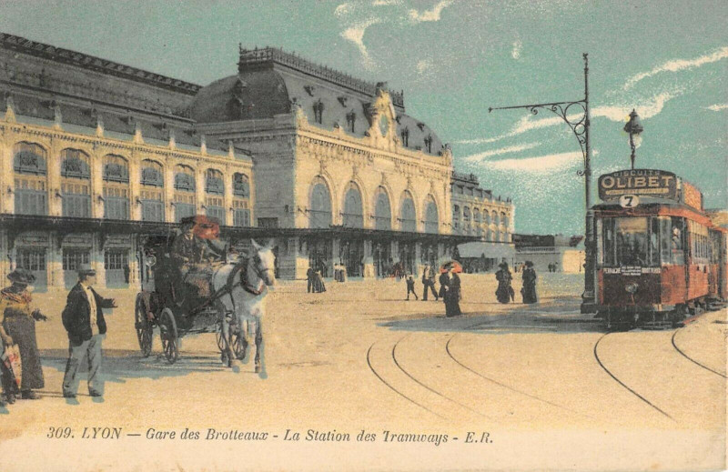Carte postale ancienne Lyon Gare Des Brotteaux Station Des Tramways à Lyon