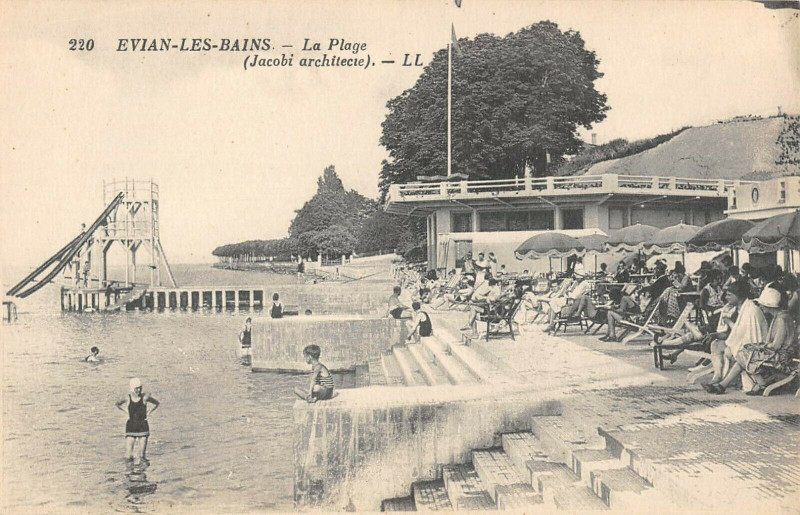 Carte postale ancienne Evian Les Bains La Plage