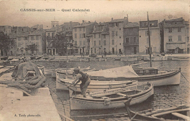 Carte postale ancienne Cassis Sur Mer Quai Calendal à Cassis