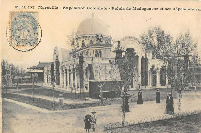 Carte postale ancienne Marseille Exposition Coloniale Palais De Madagascar Et Dependances à Marseille