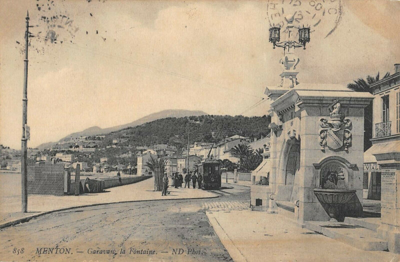 Carte postale ancienne Menton Garavan La Fontaine à Menton