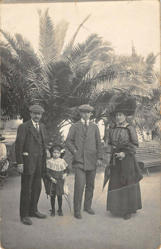 Carte postale ancienne Menton Carte Photo (au verso Marpo photo Av.de la gare a Menton à Menton