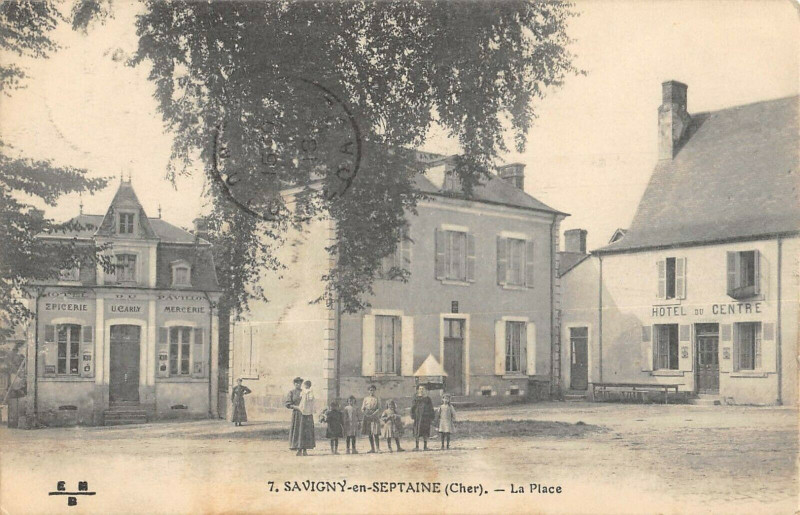 Carte postale ancienne Savigny En Septaine La Place à Savigny-en-Septaine