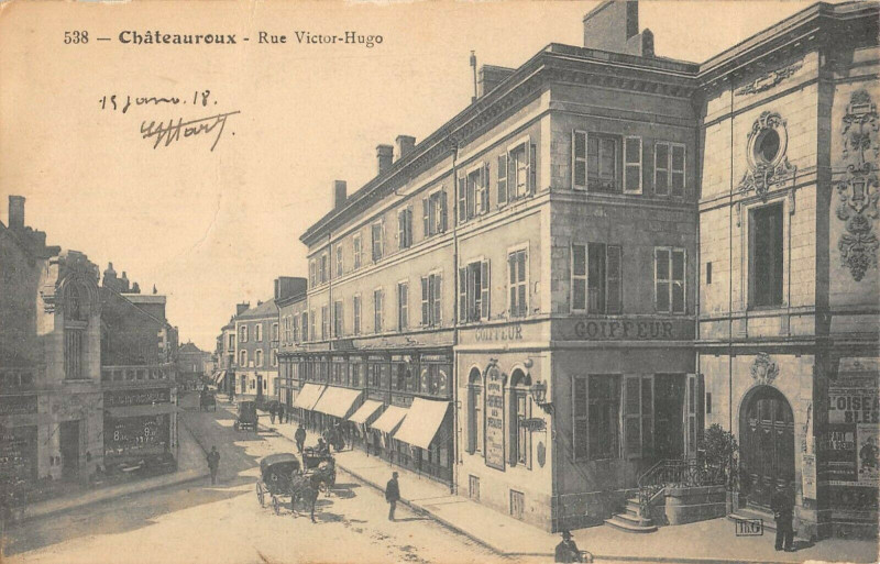 Carte postale ancienne Chateauroux Rue Victor Hugo