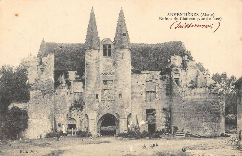 Carte postale ancienne Armentieres Ruines Du Vieux Chateau Vue De Face