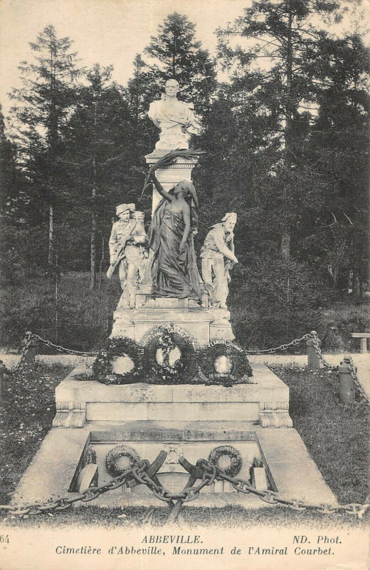 Carte postale ancienne Abbeville Cimetiere D'Abbeville Monument Amiral Courbet à Abbeville