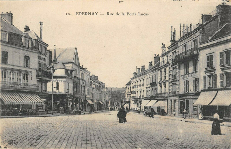 Carte postale ancienne Epernay Rue De La Poste Lucas