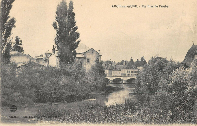 Carte postale ancienne Arcis Sur Aube Un Bras De L'Aube à Arcis-sur-Aube