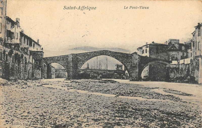 Carte postale ancienne Saint Affrique Le Pont Vieux à Saint-Affrique