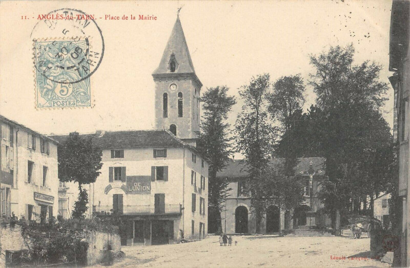 Carte postale ancienne Angles Du Tarn Place De La Mairie