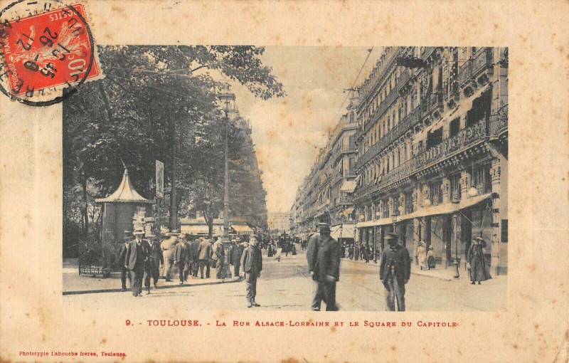 Carte postale ancienne Toulouse La Rue Alsace Lorraineet Le Square Du Capitole à Toulouse