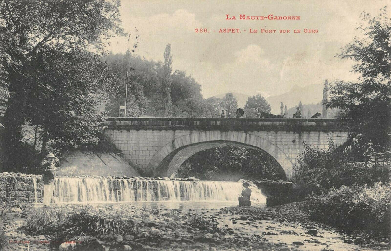 Carte postale ancienne Aspet Le Pont Sur Le Gers à Aspet
