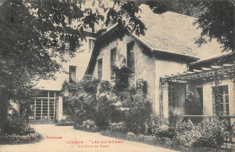 Carte postale ancienne Luchon Les Chimeres Un Coin Du Parc