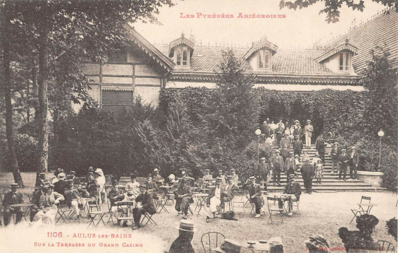 Carte postale ancienne Aulus Les Bains Sur La Terrasse Du Grand Casino à Aulus-les-Bains