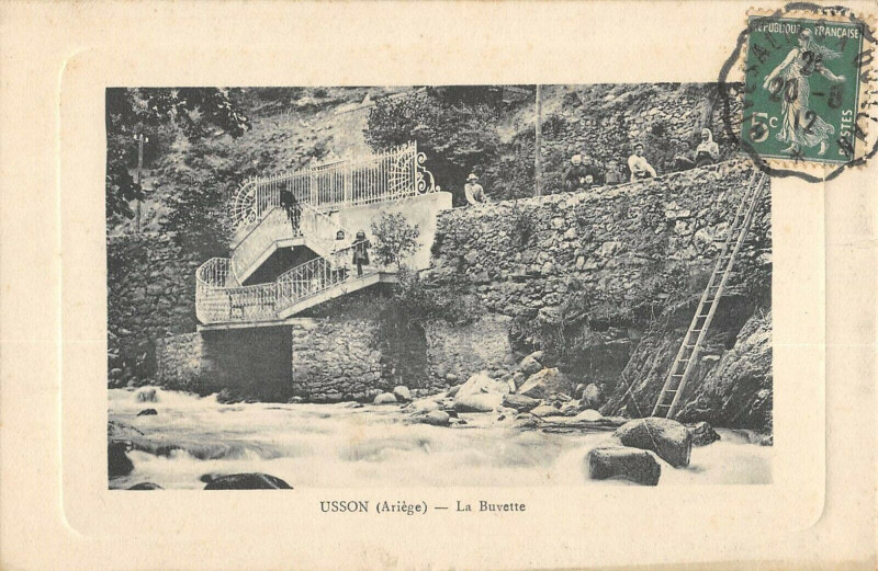 Carte postale ancienne Usson La Buvette