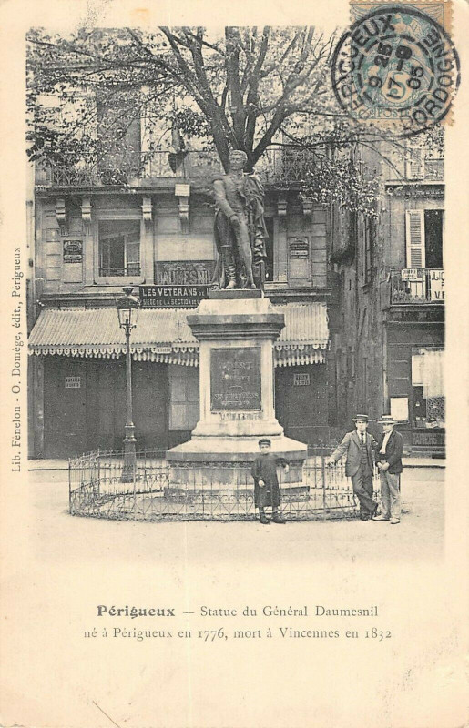 Carte postale ancienne Perigueux Statue General Daumesnil