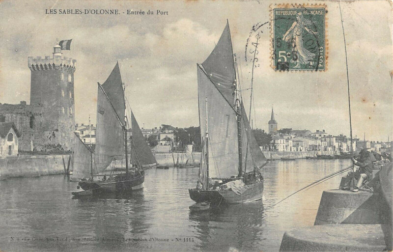 Carte postale ancienne Les Sables D'Olonne Entree Du Port aux Sables-d'Olonne