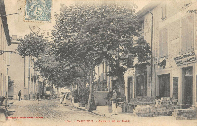 Carte postale ancienne Capendu Avenue De La Gare à Capendu