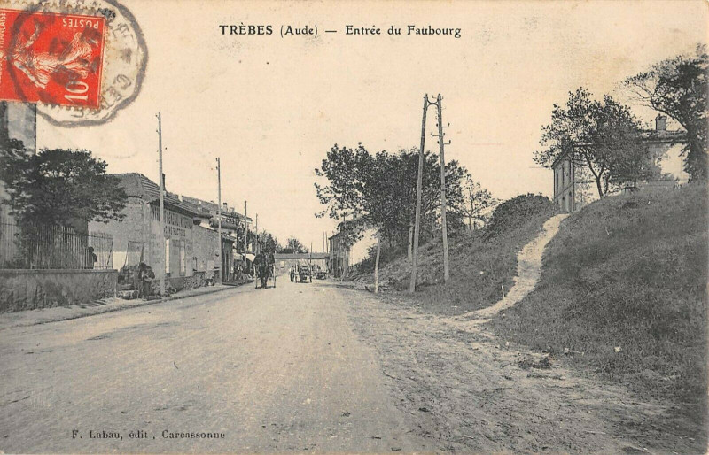 Carte postale ancienne Trebes Entree Du Faubourg
