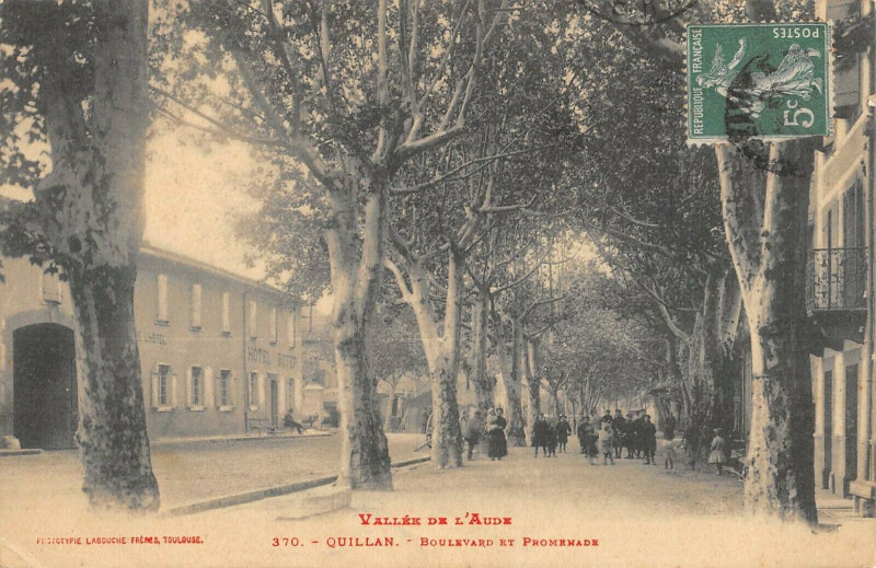 Carte postale ancienne Quillan Boulevard Et Promenade à Quillan
