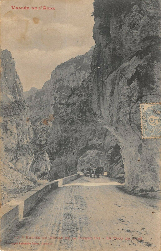 Carte postale ancienne Entree Du Defile De La Pierre Lys Le Trou Du Cure