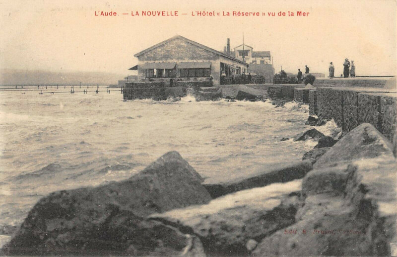 Carte postale ancienne La Nouvelle L'Hotel La Reserve Vu De La Mer