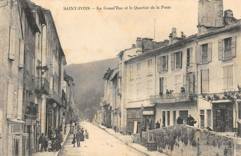 Carte postale ancienne Saint Pons La Grand Rue Et Le Quartier De La Poste