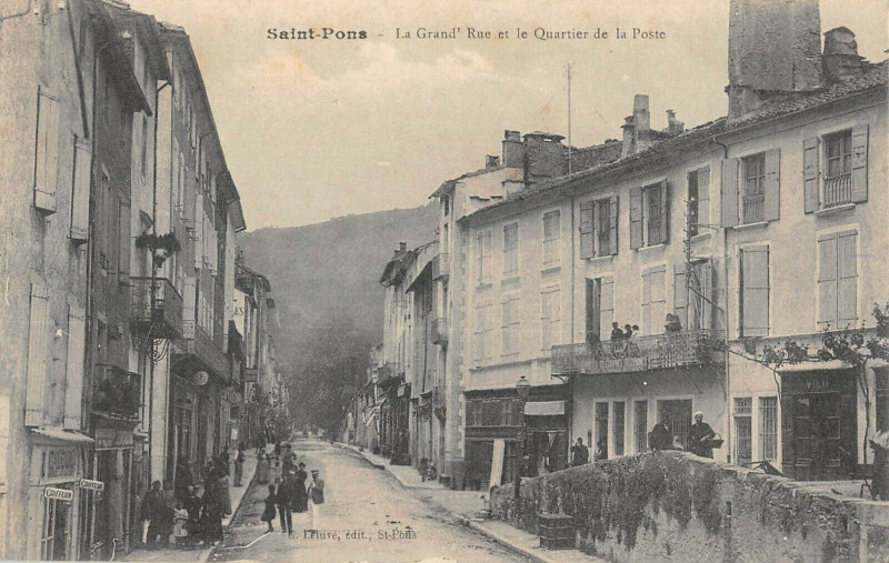 Carte postale ancienne Saint Pons La Grand Rue Et Le Quartier De La Poste