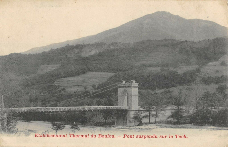 Carte postale ancienne Etablissement Thermal Du Boulou Pont Suspendu Sur Le Tech au Tech