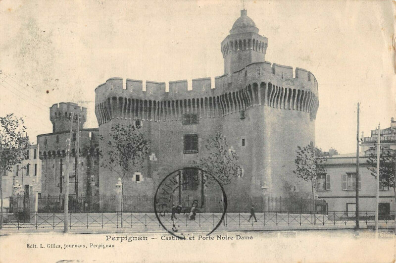 Carte postale ancienne Perpignan Castillet Et Porte Notre Dame à Perpignan