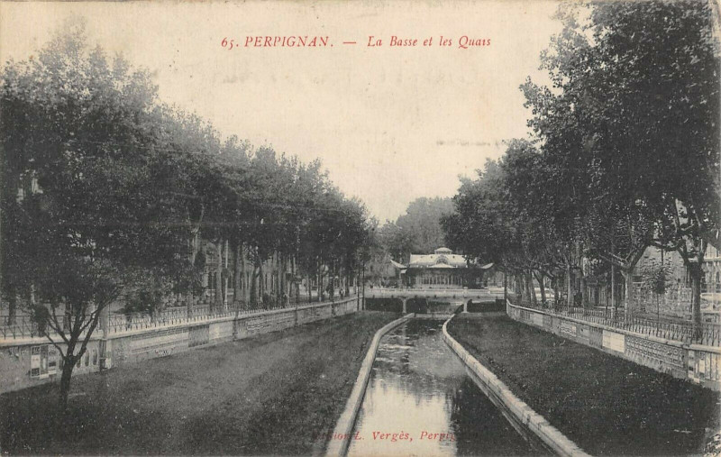 Carte postale ancienne Perpignan La Basse Et Les Quais à Perpignan