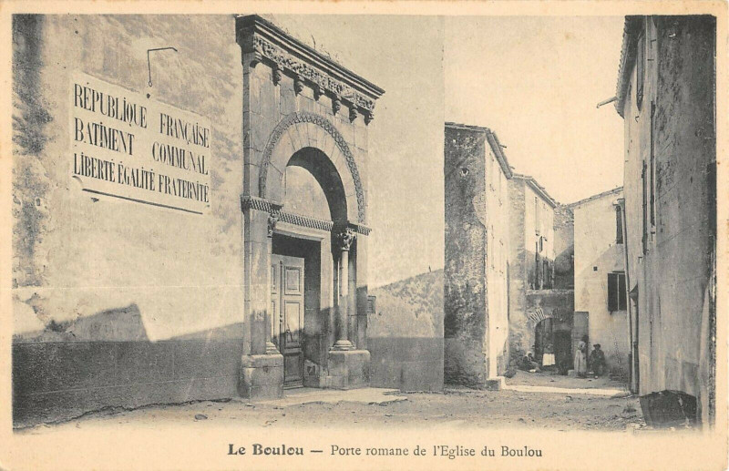 Carte postale ancienne Le Boulou Porte Romane De L'Eglise Du Boulou au Boulou