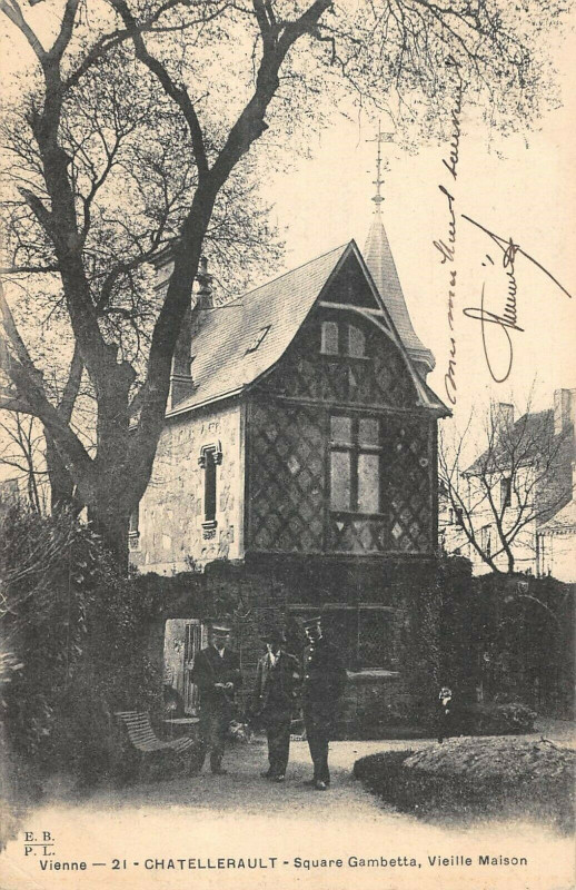 Carte postale ancienne Chatellerault Square Gambetta