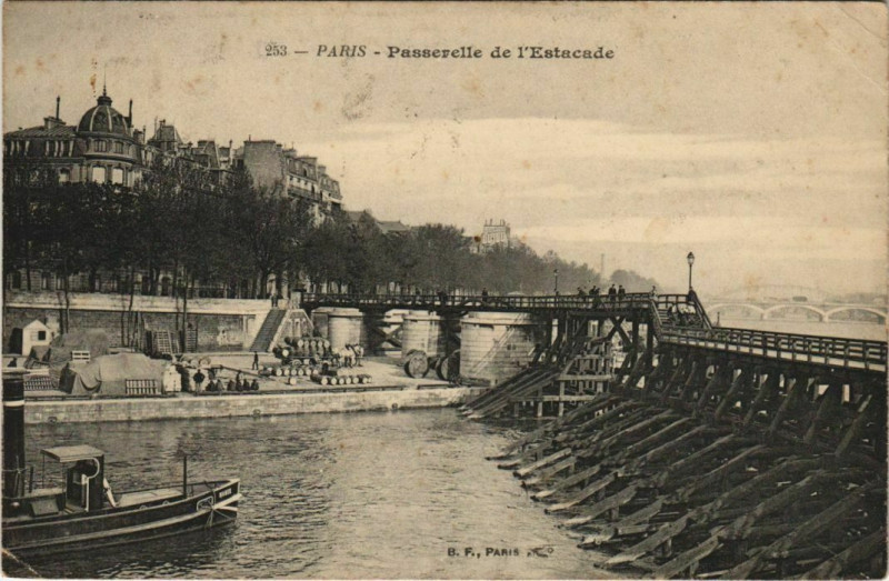 Carte postale ancienne Passerelle de l'Estacade à Paris 4e