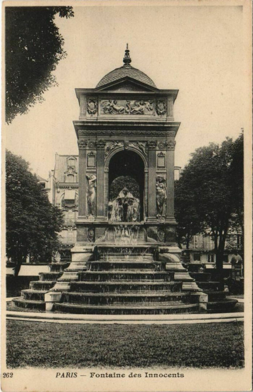 Carte postale ancienne Fontaine des Innocents à Paris 1er