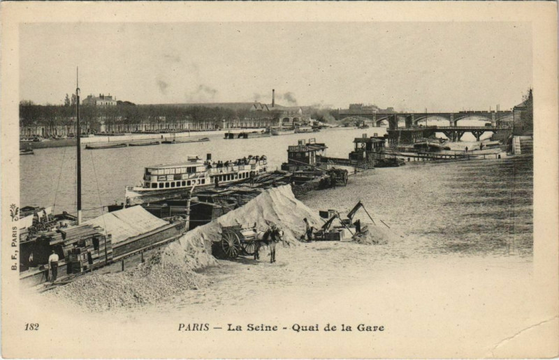 Carte postale ancienne La Seine - Quai de la Gare à Paris 13e