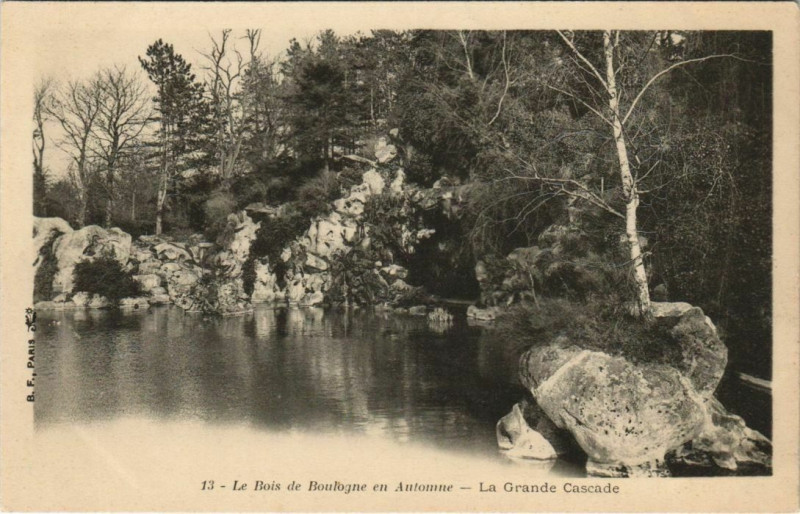 Carte postale ancienne Le Bois de Boulogne en Automne - La Grande Cascade à Paris 16e