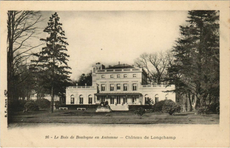 Carte postale ancienne Le Bois de Boulogne en Automne - Château de Longchamp à Paris 16e