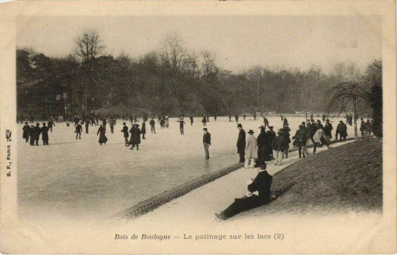 Carte postale ancienne Bois de Boulogne - Le patinage sur les lacs à Paris 16e