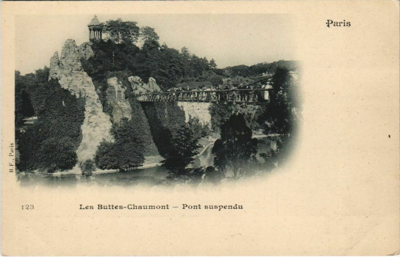 Carte postale ancienne Les Buttes-Chaumont - Pont Suspendu à Paris 19e