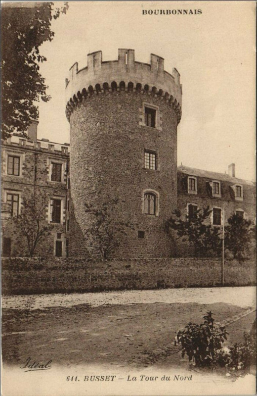 Carte postale ancienne Busset La Tour du Nord à Busset